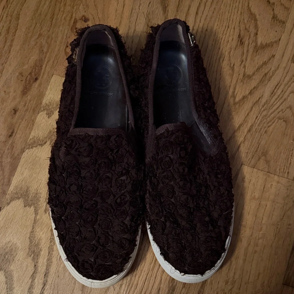 Tory Burch Women's Brown Floral Textured Slip-On Loafers